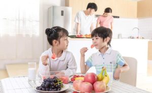 Chế độ ăn uống hợp lý giúp trẻ cao lớn khỏe mạnh